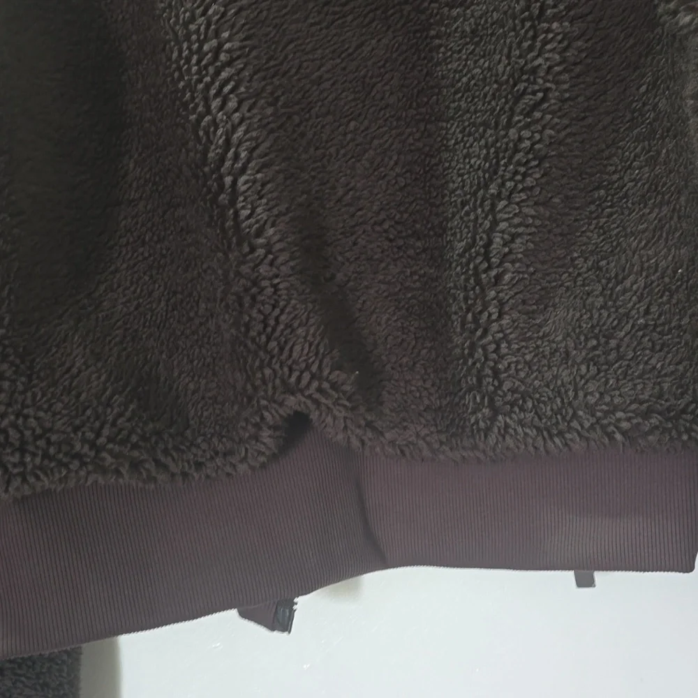 ALO Yoga Foxy Sherpa Teddy Jacket in Dark Brown - Picture 11 of 11